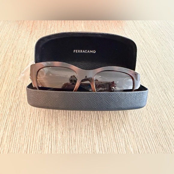 Ferragamo SF1012S Sunglasses main image 8